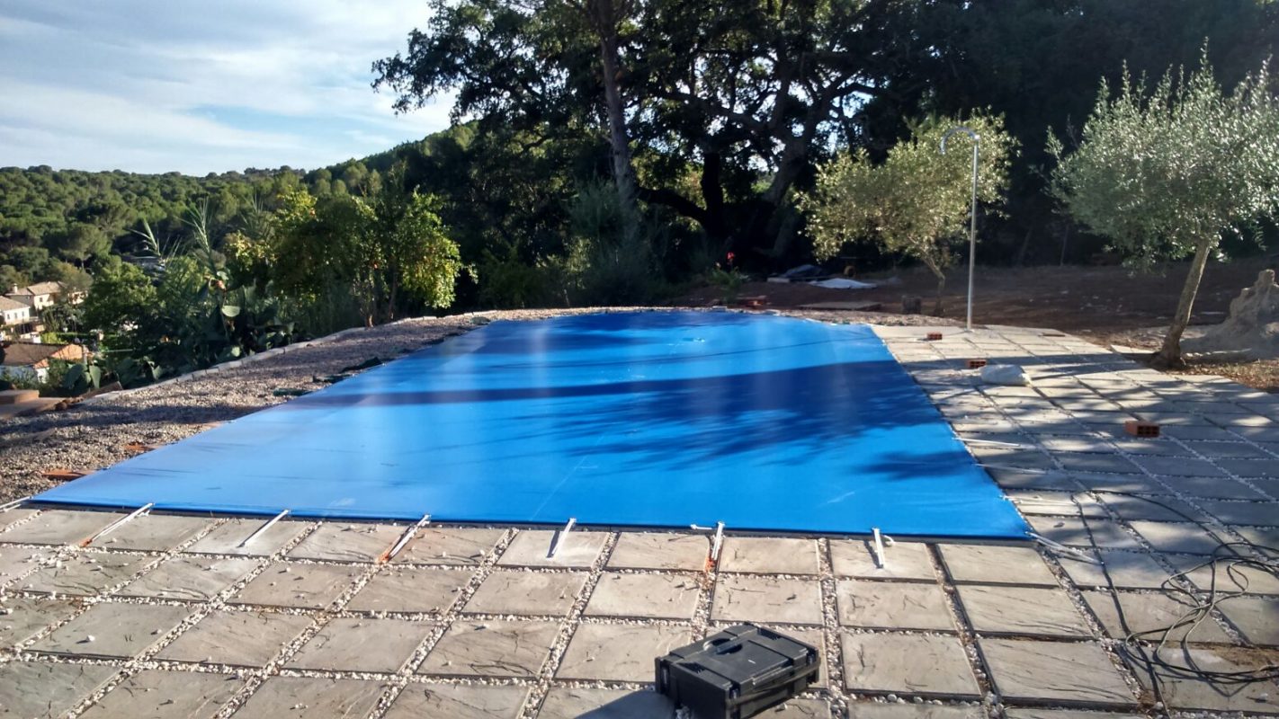 Instalación lonas de piscinas en Córdoba - Toldos Saez